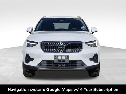 Certified 2025 Volvo XC40 B5 Plus AWD/4WD image 3