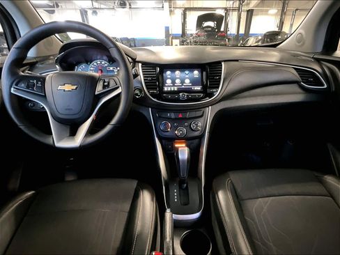 Used 2022 Chevrolet Trax LT w/ LT Convenience Package image 22