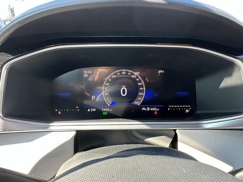 Used 2025 Volkswagen Taos SE image 25