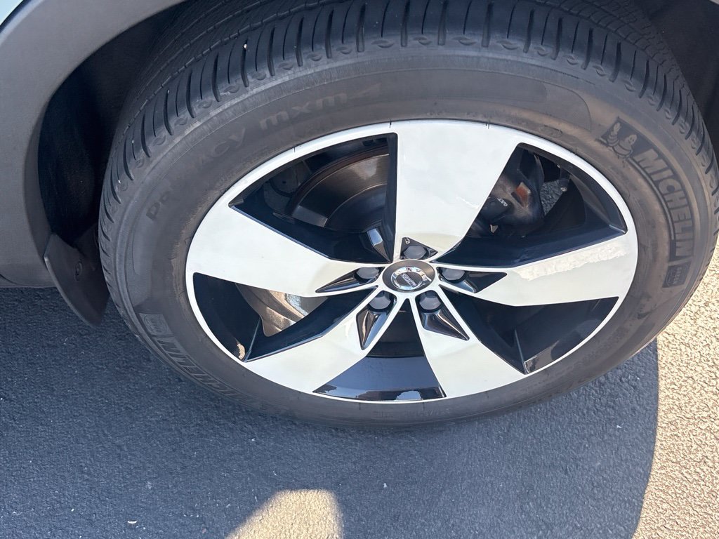 Used 2019 Volvo XC40 T5 Momentum AWD/4WD image 6