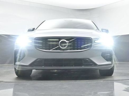Used 2025 Volvo S60 B5 Plus FWD image 37