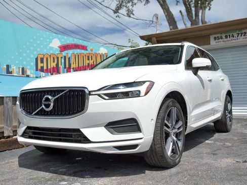 Used 2019 Volvo XC60 T6 Momentum w/ Multimedia Package image 4