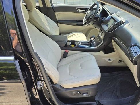 Used 2017 Ford Edge Titanium FWD image 16