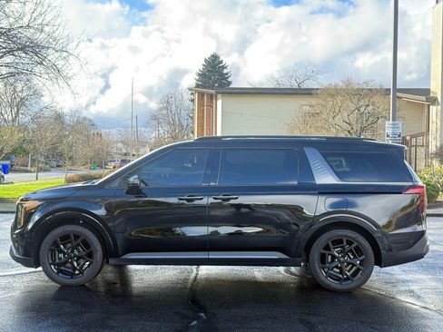 Used 2025 Kia Carnival SX Prestige image 2