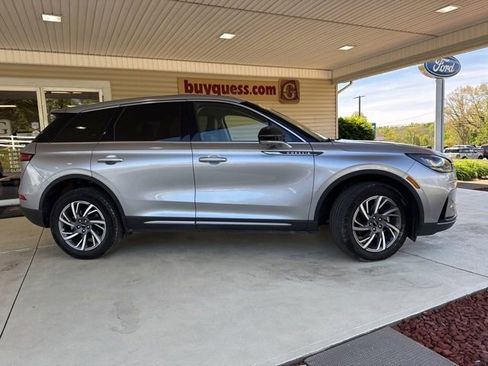 Used 2023 Lincoln Corsair AWD w/ Equipment Group 101A image 2