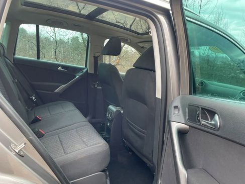 Used 2009 Volkswagen Tiguan SE image 24