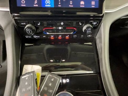 Used 2023 Jeep Grand Cherokee 4WD 4xe image 29