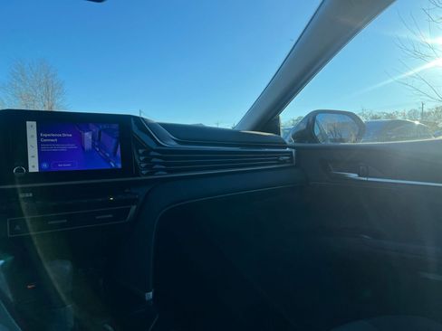 Used 2025 Toyota Camry LE image 34