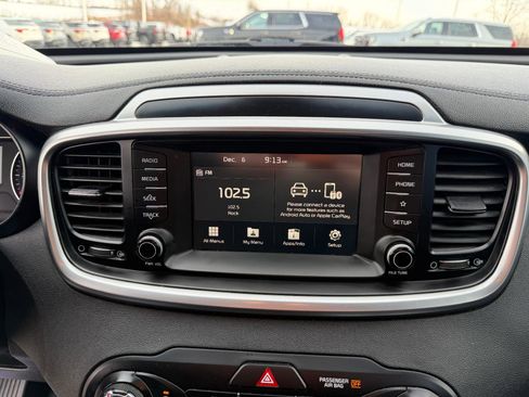 Used 2020 Kia Sorento LX image 25