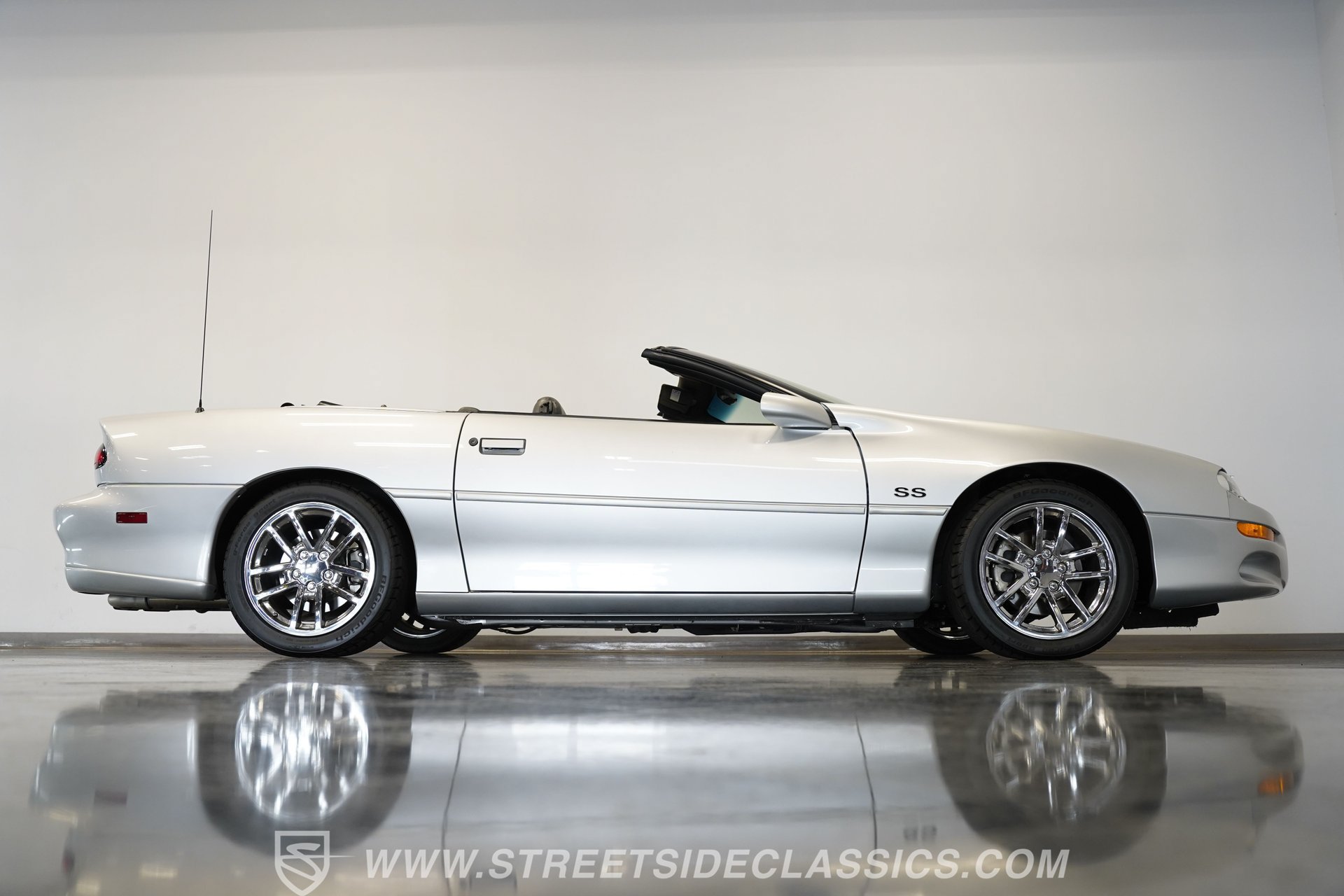 Used 2002 Chevrolet Camaro Z28 w/ SS Performance/Appearance Pkg RWD image 19