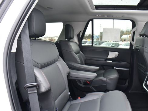 Used 2025 Ford Expedition Active image 18