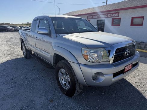 Used 2011 Toyota Tacoma 4x4 Access Cab image 1