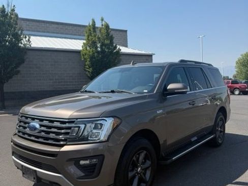 Used 2018 Ford Expedition XLT w/ Equipment Group 202A AWD/4WD image 2