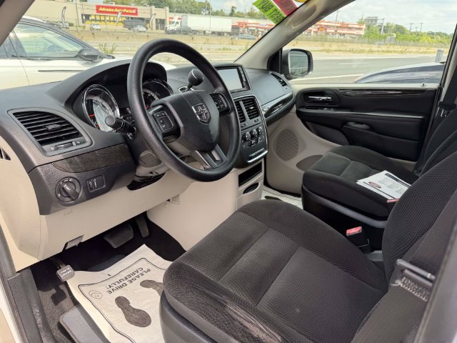 Used 2018 Dodge Grand Caravan SE w/ UConnect Hands-Free Group FWD image 10