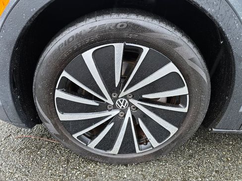 Used 2023 Volkswagen ID.4 Pro S Plus RWD image 9