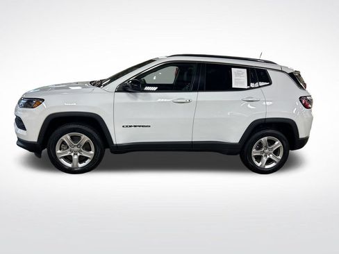 Used 2023 Jeep Compass Latitude w/ Convenience Group AWD/4WD image 2