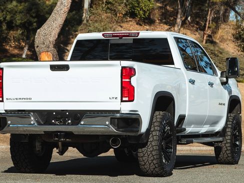 Used 2024 Chevrolet Silverado 2500 LTZ w/ LTZ Convenience Package image 10