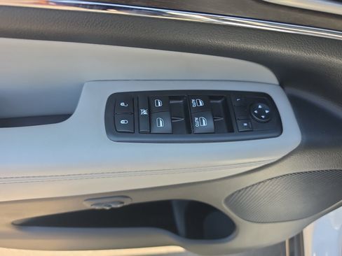 Used 2018 Jeep Grand Cherokee Limited AWD/4WD image 14