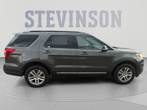 Used 2018 Ford Explorer XLT w/ Equipment Group 202A AWD/4WD image 6