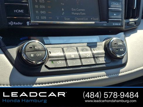 Used 2017 Toyota RAV4 XLE AWD/4WD image 17