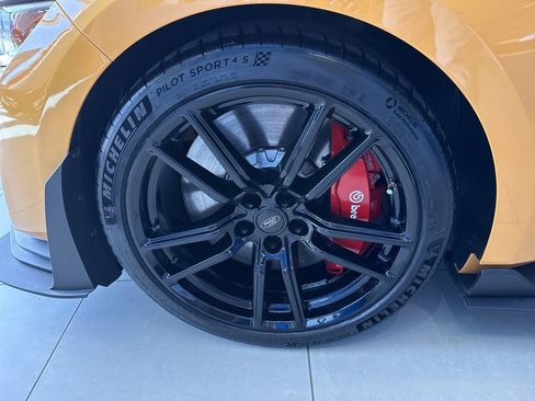 Used 2022 Ford Mustang Shelby GT500 w/ Technology Package RWD image 11