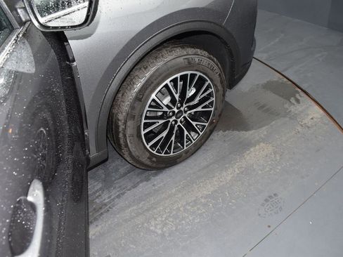 New 2025 Ford Escape SE image 18