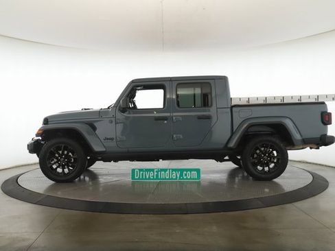 Used 2024 Jeep Gladiator Sport image 9