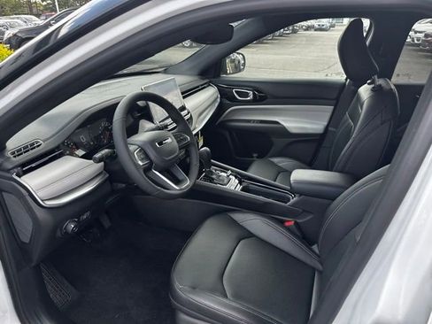 New 2025 Jeep Compass Limited image 17