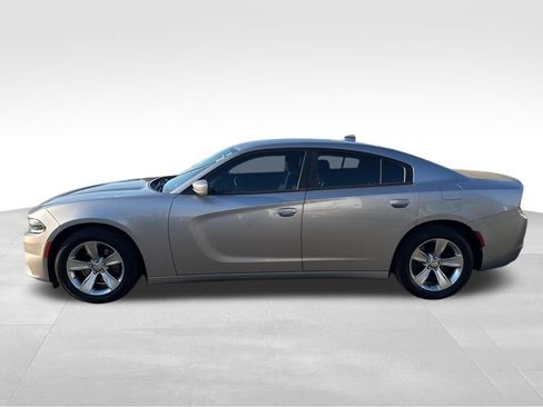 Used 2016 Dodge Charger SXT image 2