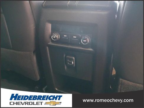 Certified 2023 Chevrolet Traverse LT image 28