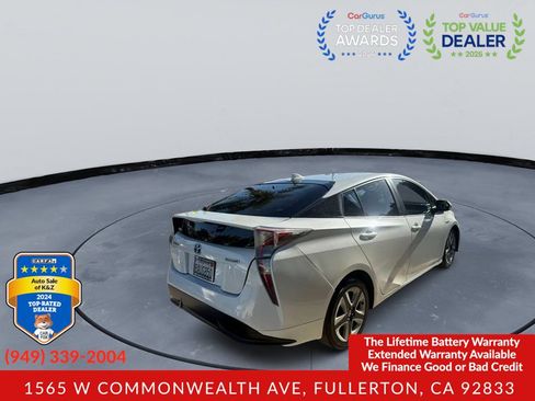 Used 2017 Toyota Prius Four Touring FWD image 4