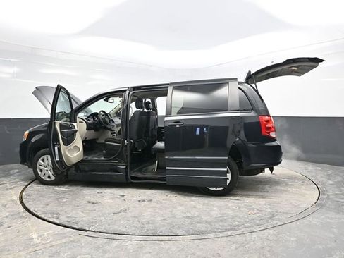 Used 2019 Dodge Grand Caravan SE image 43
