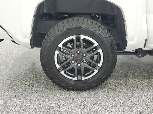 Used 2025 Toyota Tacoma TRD Sport AWD/4WD image 8