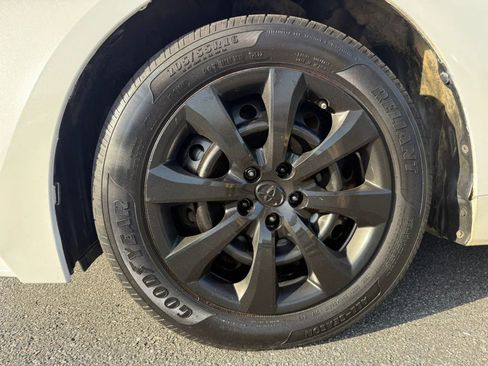 Used 2020 Toyota Corolla LE FWD image 9