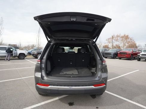 Used 2024 Jeep Grand Cherokee Limited image 16