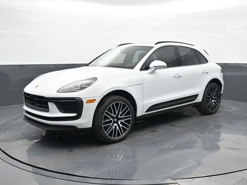 Certified 2025 Porsche Macan AWD/4WD image 1