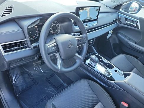 New 2026 Mitsubishi Outlander ES FWD image 19