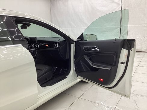 Used 2014 Mercedes-Benz CLA 250 4MATIC image 17