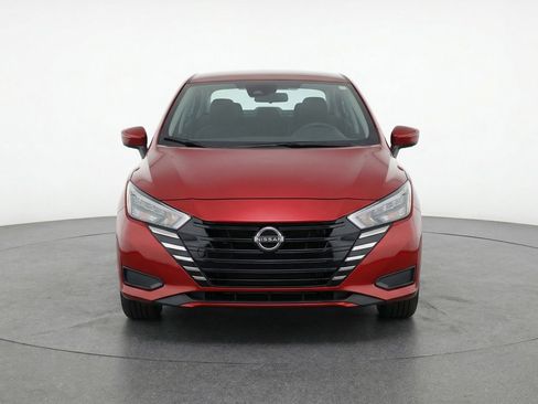 Used 2025 Nissan Versa SV image 2