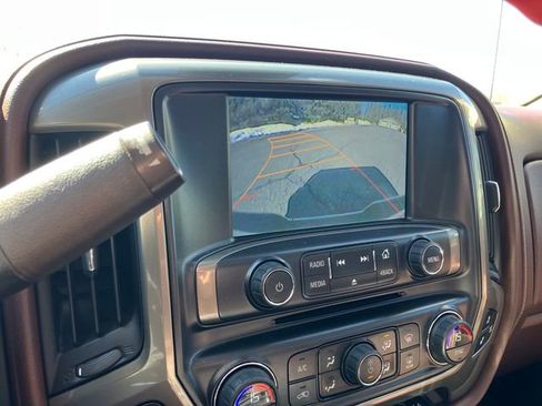 Used 2015 Chevrolet Silverado 1500 High Country w/ High Country Premium Package AWD/4WD image 8