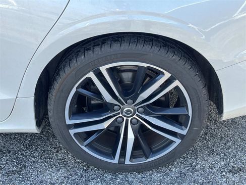 Used 2019 Volvo S60 T6 R-Design image 11