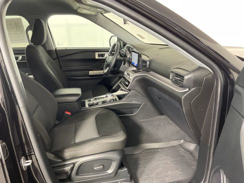 Used 2023 Ford Explorer XLT AWD/4WD image 27
