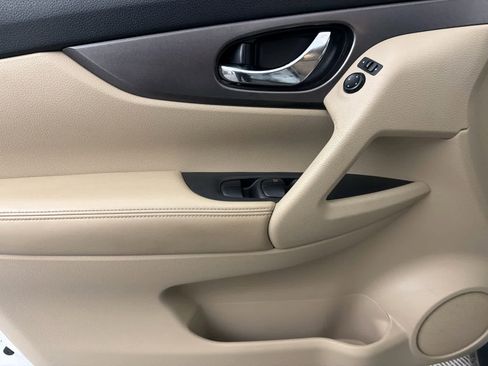 Used 2016 Nissan Rogue S w/ Appearance Package FWD image 21