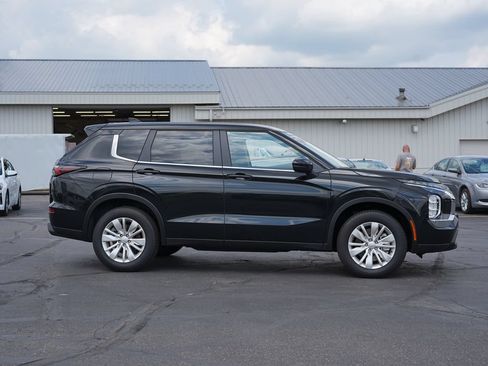 New 2026 Mitsubishi Outlander ES AWD/4WD image 2