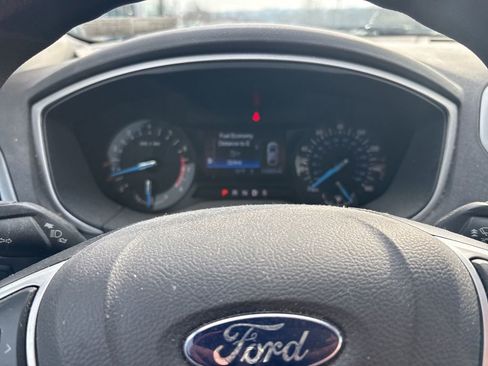 Used 2015 Ford Fusion SE image 16