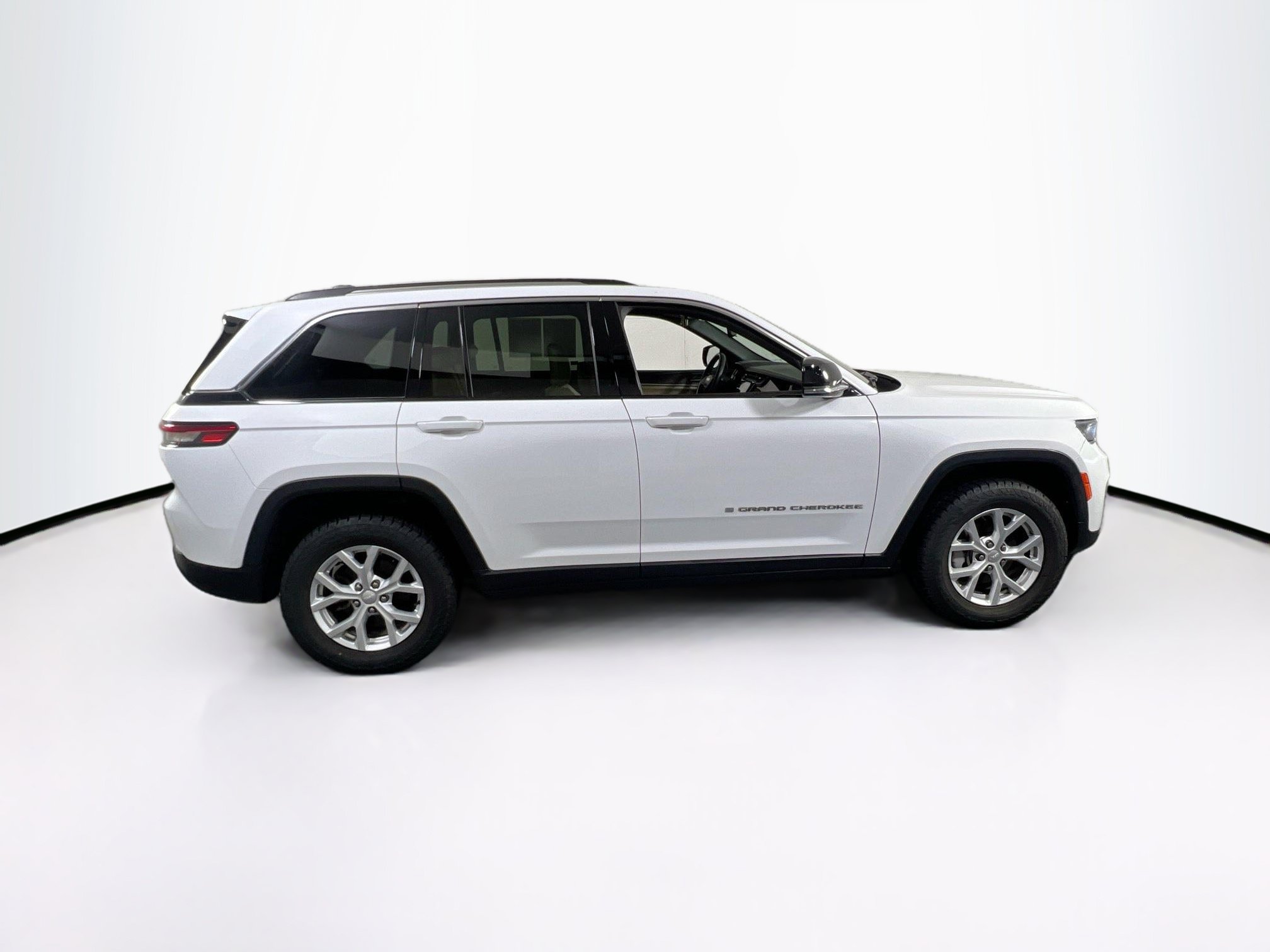 Used 2023 Jeep Grand Cherokee Limited AWD/4WD image 4
