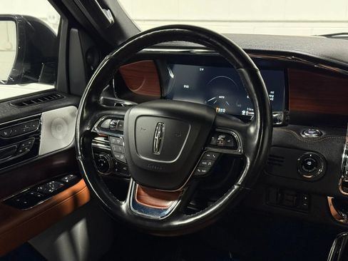 Used 2021 Lincoln Navigator Reserve w/ Luxury Package AWD/4WD image 24