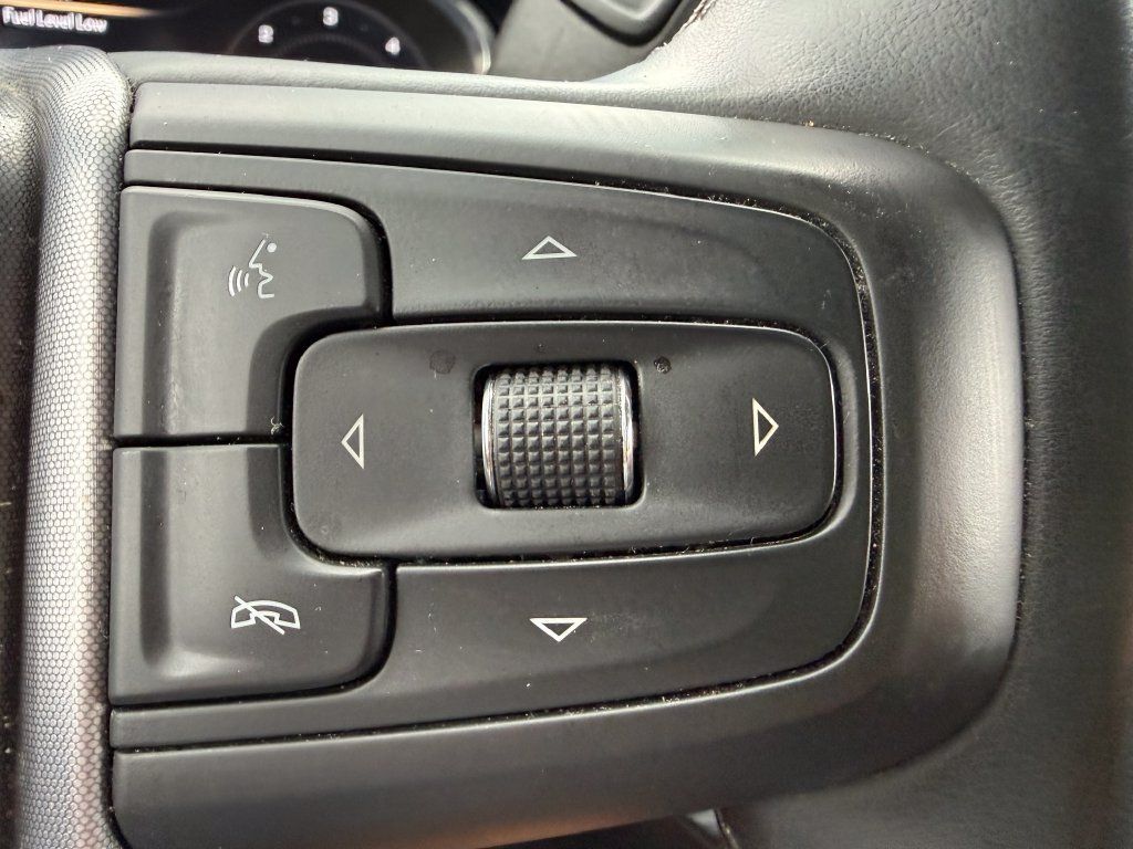 Used 2025 GMC Sierra 1500 SLT RWD image 17