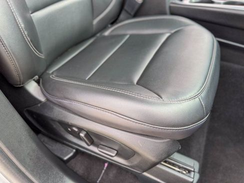 Used 2024 Ford Explorer XLT w/ Equipment Group 202A image 10