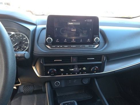 Used 2023 Nissan Rogue SL image 17